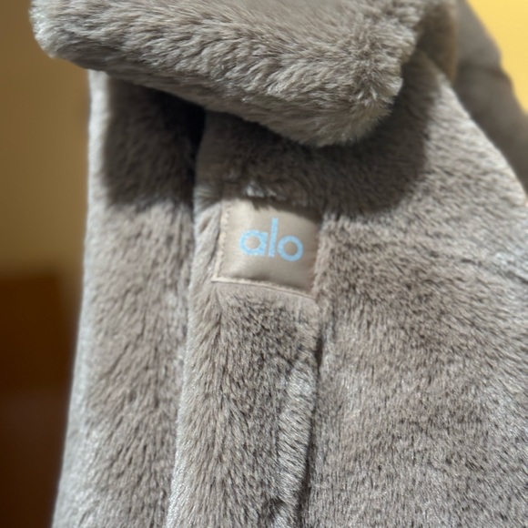 Cozy Alo yoga hooded  Faux Fur Jacket - Picture 4 of 9